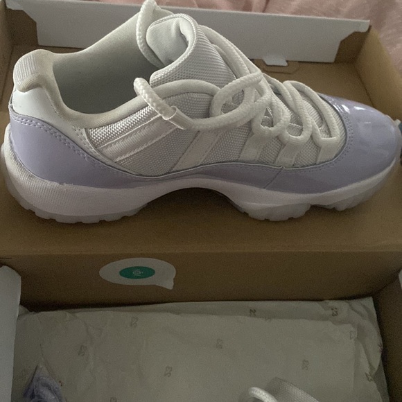 women’s jordan retro 11 low top - Picture 7 of 7